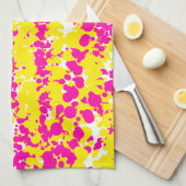 ピンクと黄色のスパッタ模様 キッチンタオル (四つ折り)