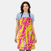 ピンクと黄色のスパッタ エプロン (着用した状態)