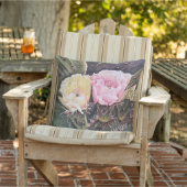 ピンクと黄色のトゲトゲのハスの花 アウトドアクッション (椅子)