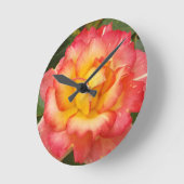 ピンクと黄色のバラ ラウンド壁時計 (傾斜)