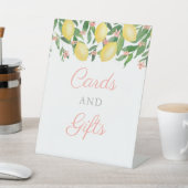 ピンクと黄色のレモンのカードとギフト赤ちゃんシャワー 台座サイン (インサイチュ)