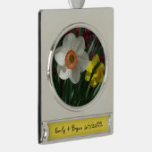 ピンクと黄色の春の花 シルバープレートバナーオーナメント (右)