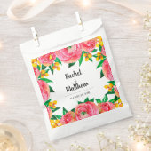 ピンクと黄色の水の色のフローラ結婚のナプキン フェイバーバッグ (クリップ留めされた状態)