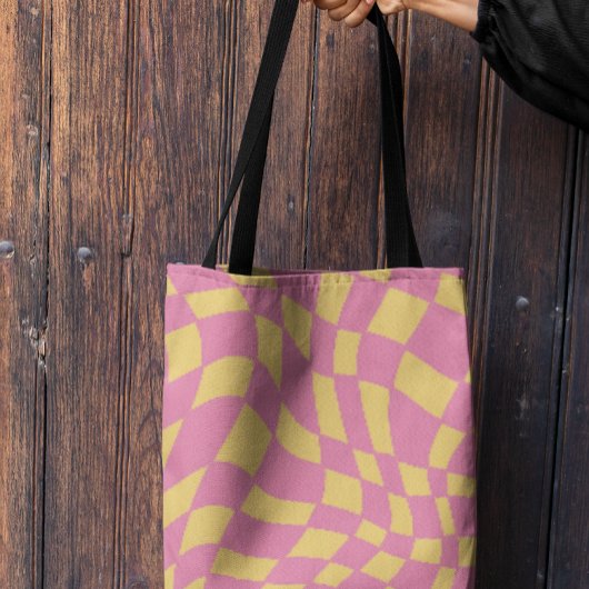 ピンクと黄色の波状レトロ市松模様に クロスボディバッグ