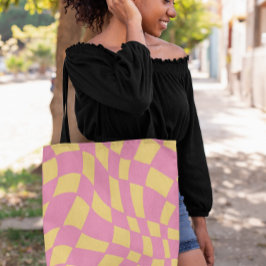 ピンクと黄色の波状レトロ市松模様に クロスボディバッグ