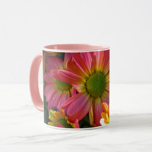 ピンクと黄色の秋の花飲料用マグカップ マグカップ (正面左)