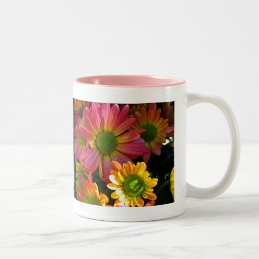 ピンクと黄色の秋の花 ドリンクマグ ツートーンマグカップ (右)