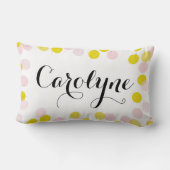 ピンクと黄色の紙吹雪ドットのパターパーソナライズされたン ランバークッション (裏面)