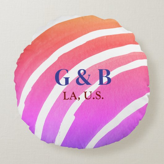 ピンクと黄色の虹のカップルの名前を付けて、ウェディングの場所をシティに設定する ラウンドクッション (正面)