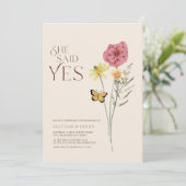 ピンクと黄色の野の花で「She Said Yes」エンゲージメント 招待状 (スタンド正面)