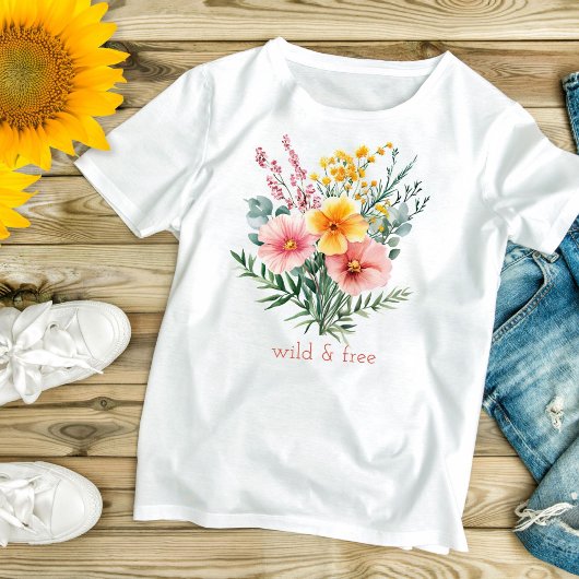 ピンクと黄色の野の花 水彩 野生の自由 Tシャツ