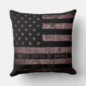ピンクと黒のグランジヴィンテージアメリカ国旗 クッション (裏面)