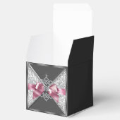 ピンクと黒のダイヤモンドスウィート16 フェイバーボックス (オープン)
