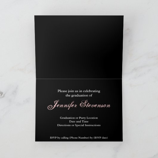 ピンクと黒のダマスク・チックの卒業発表 招待状 (内部)