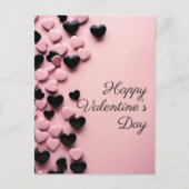 ピンクと黒のハートの上にピンクの地面バレンタイン ポストカード (正面)