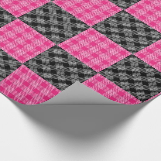 ピンクと黒の格子模様のギフトラップ ラッピングペーパー (角)
