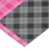 ピンクと黒の格子模様のテーブルクロス テーブルクロス (アングル)