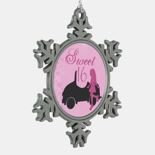 ピンクと黒の甘い16シルエットガールと車 スノーフレークピューターオーナメント (左)