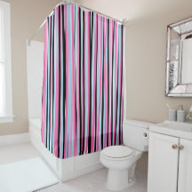 ピンクと黒の縦ストライプ列