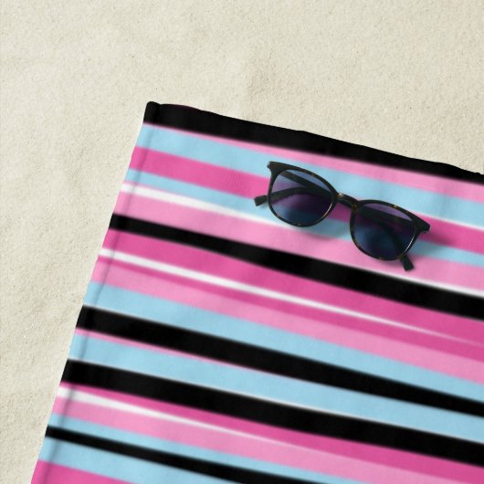 ピンクと黒の縦ストライプ列 ビーチタオル (インサイチュ)