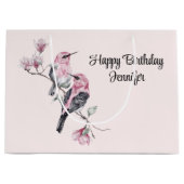 ピンクと黒の鳥が木の枝に誕生日 ラージペーパーバッグ (正面)