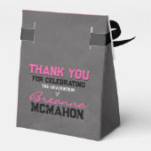 ピンクと黒の黒板の卒業ギフトボックス フェイバーボックス (裏面サイド)