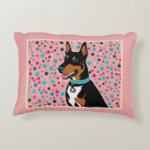 ピンクにターコイズカラーを着た可愛いドバーマン アクセントクッション (裏面)