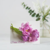 ピンクに咲くチューリップの花束。ハッピーバースデー ポストカード (スタンド正面)