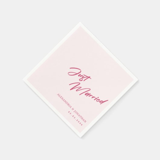 ピンクに変えろ!パーソナライズされた'たった今結婚しました'結婚s スタンダードカクテルナプキン (角)