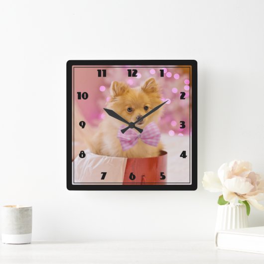 ピンクのおじぎと木のかわいいクリスマスドッグの写真 スクエア壁時計 (ホーム)