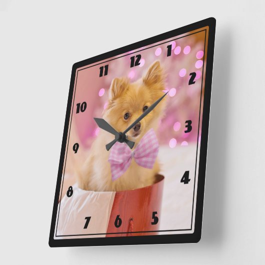 ピンクのおじぎと木のかわいいクリスマスドッグの写真 スクエア壁時計 (傾斜)