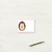 ピンクのかわいい女の子ハリネズミ ポストイット (デスク上)