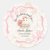ピンクのかわいい幽霊小さなブーブベビーシャワー招待状 ラウンドシール (正面)