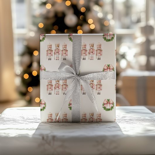 ピンクのくるみ割り人形のクリスマス ラッピングペーパー