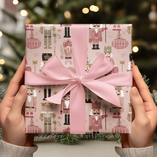 ピンクのくるみ割り人形クリスマス ラッピングペーパー