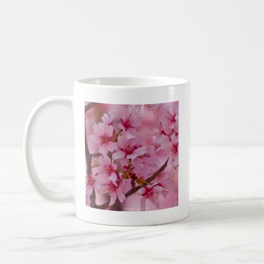ピンクのさくらんぼに日本の染まる コーヒーマグカップ (左)