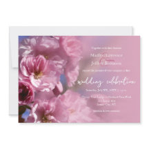 ピンクのさくらんぼの木の花の春の結婚式