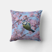 ピンクのさくらんぼの花に咲く青いチットの日本の鳥  クッション (裏面)