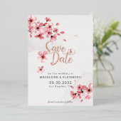 ピンクのさくらんぼの花ロマンチックな結婚式の日付を保存 箔招待状 (立ち正面)