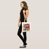 ピンクのさくらんぼ トートバッグ (正面(モデル))