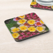 ピンクのつぼみを持つ小さな黄色い熱帯の花 コースター (左側)