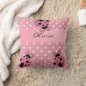 ピンクのてんとう虫および水玉模様のパーソナライズな枕 クッション (ブランケット)