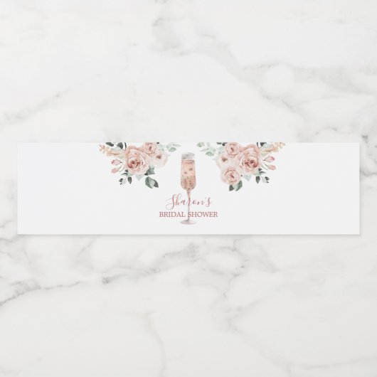 ピンクのほこりばたけのバラの花びらとプロセッコの水ボトル ペットボトルラベル (シングルラベル)