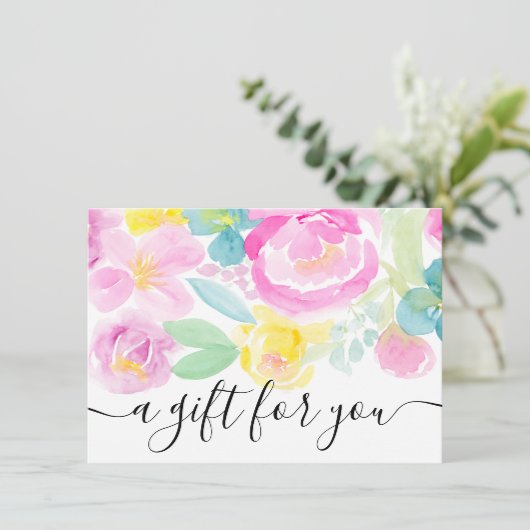 ピンクのゆったりとしたフローラの水色のギフト証明書 (スタンド正面)