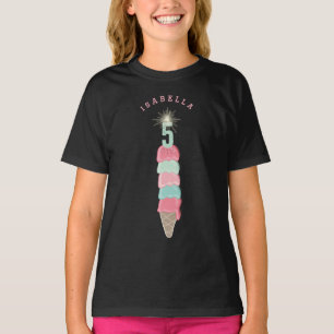 ピンクのアイスクリームのキラキラ輝く物の女の子の第5誕生会 Tシャツ