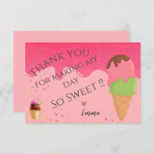 ピンクのアイスクリームをテーマにした少女の最初の誕生日パーティー サンキューカード (正面/裏面)