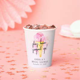 ピンクのアイスクリームを掬い上げられたブライダルシャワー 紙コップ