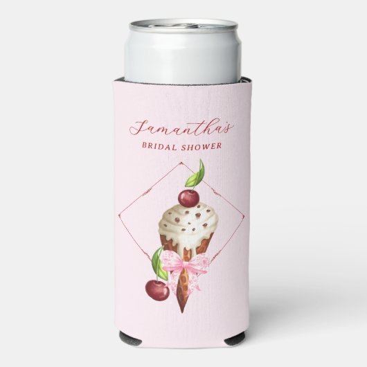 ピンクのアイスクリーム チェリー レッド スクープアップ ブライダルシャワー スリム缶クーラー (Seltzer裏面)