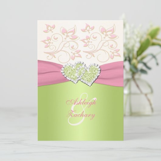 ピンクのアイボリーの緑によって結合されるハートのモノグラムの招待状 招待状 (スタンド正面)