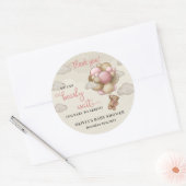 ピンクのアイボリー茶色の風船の女の子を心から待つ ラウンドシール (封筒)